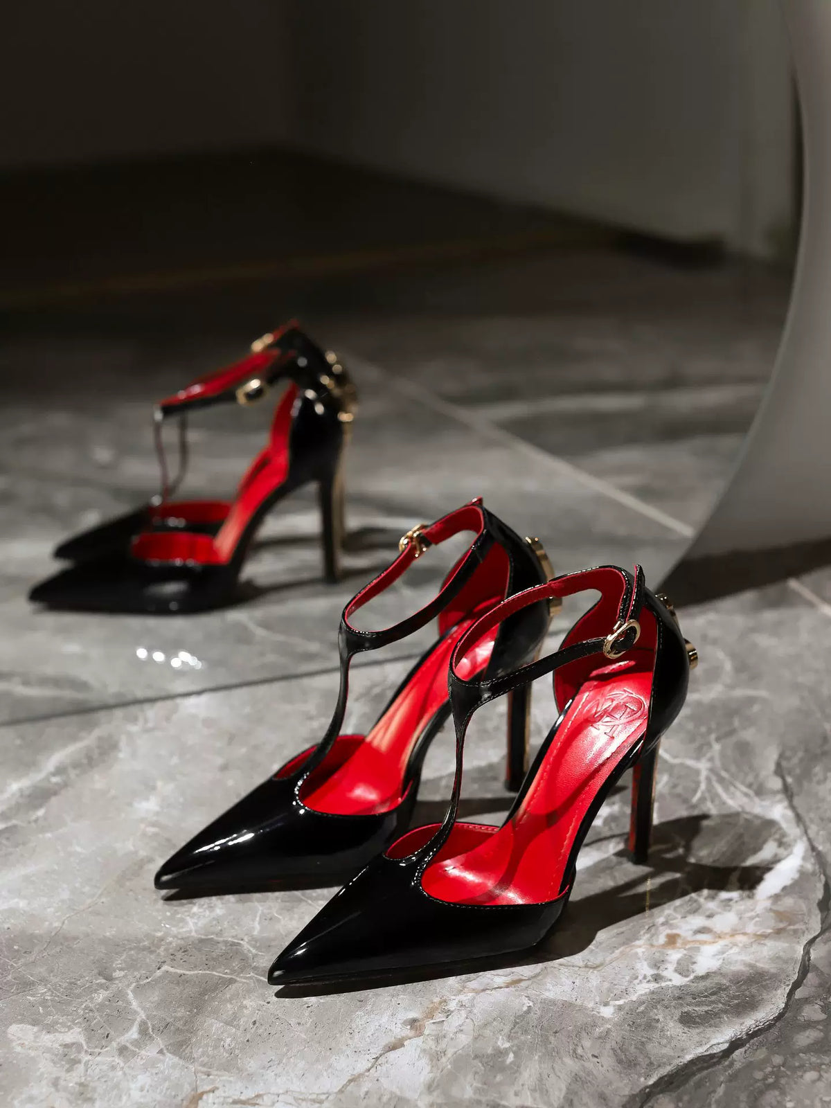 MY SWEET TEMPTATION: ELEGANT T-STRAP PULSE DAGGER SWORD HEELS