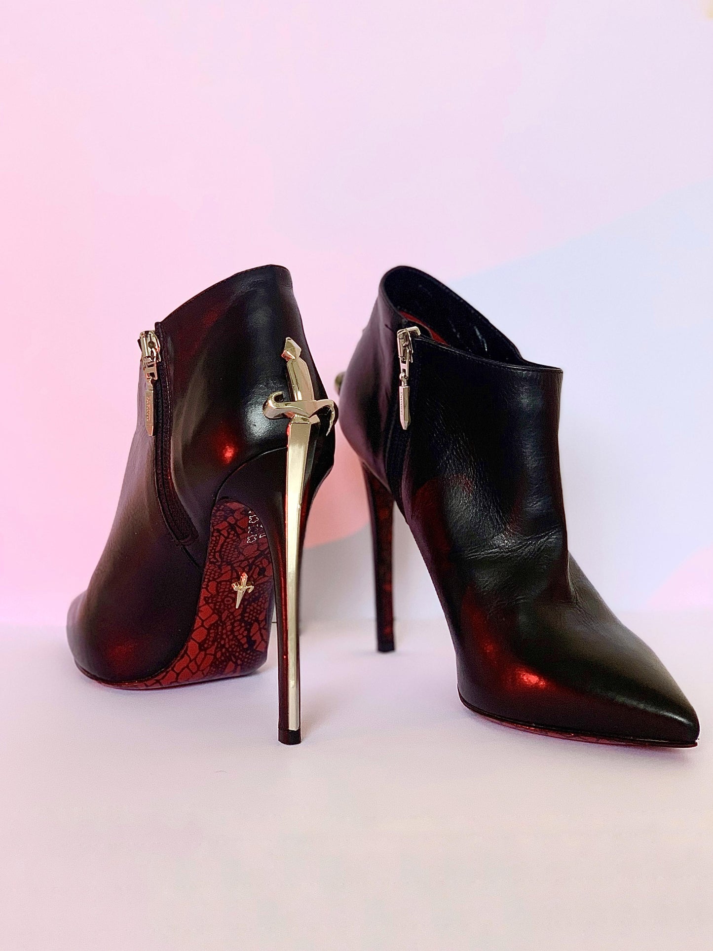 THE SIGNATURE DAGGER IN THE DARK IN GOLD — *ONLY 5 REMAIN*